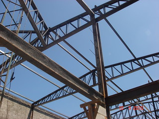 Construção de estrutura metálica